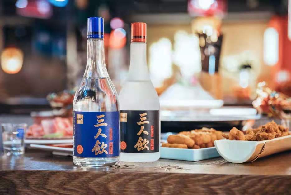 江小白推出新款產(chǎn)品三人飲 喝的是情懷-酒展網(wǎng)