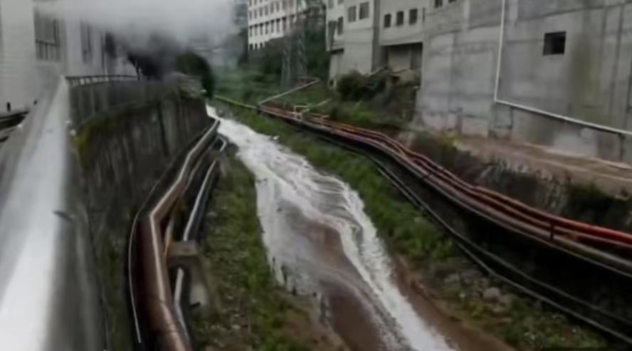 茅臺鎮一酒廠火災，大量醬酒流入河中-酒展網